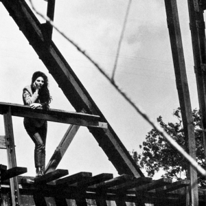 Bobbie Gentry on the Tallahatchie Bridge, 1967 - Photo Michael Rougier