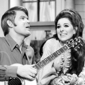 The Glen Campbell Goodtime Hour 1969 - singing Mornin' Glory